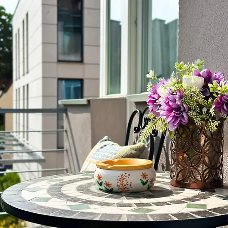 2br, 4 Baths, Terrace Steps From Landmarks *