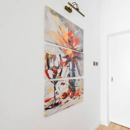 2br, 4 Baths, Terrace Steps From Landmarks *