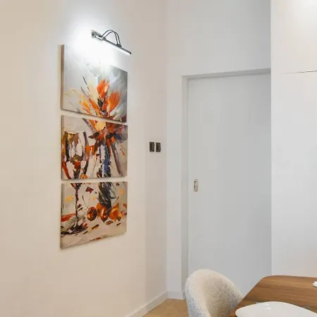 2br, 4 Baths, Terrace Steps From Landmarks *