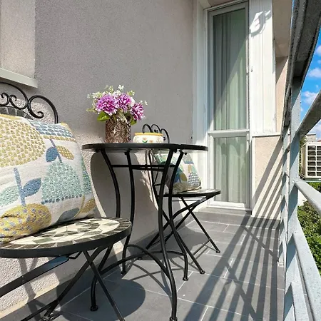 Apartment 2br, 4 Baths, Terrace Steps From Landmarks *