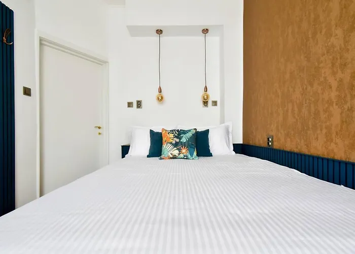 Apartament 2br, 4 Baths, Terrace Steps From Landmarks Sofia