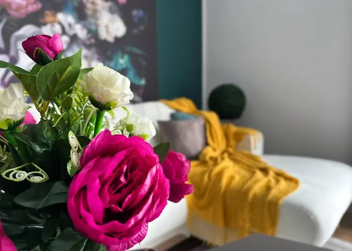 2br, 4 Baths, Terrace Steps From Landmarks شقة