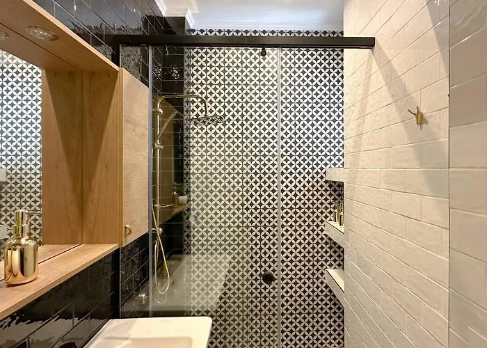 2br, 4 Baths, Terrace Steps From Landmarks *