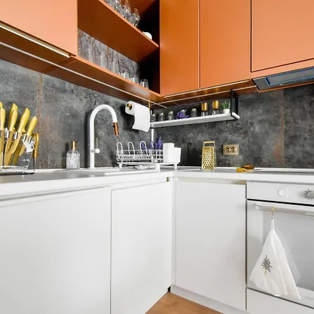 2br, 4 Baths, Terrace Steps From Landmarks