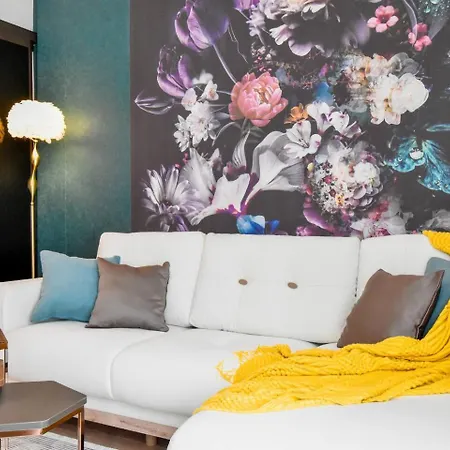 2br, 4 Baths, Terrace Steps From Landmarks 소피아