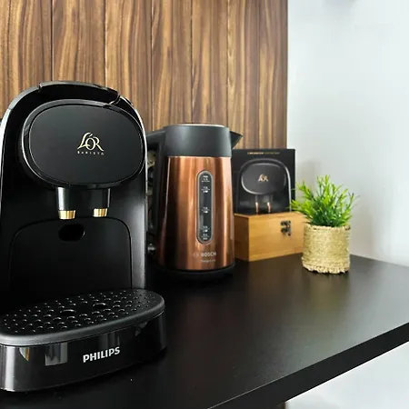 2br, 4 Baths, Terrace Steps From Landmarks Appartement Sofia