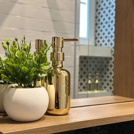 2br, 4 Baths, Terrace Steps From Landmarks 索菲亞