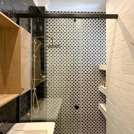 2br, 4 Baths, Terrace Steps From Landmarks *