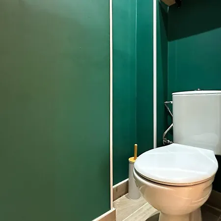 2br, 4 Baths, Terrace Steps From Landmarks *