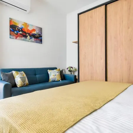 2br, 4 Baths, Terrace Steps From Landmarks *