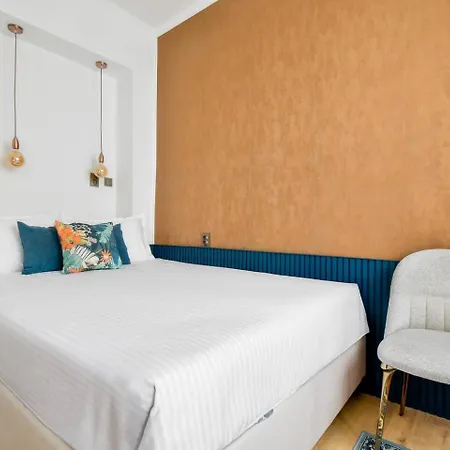 2br, 4 Baths, Terrace Steps From Landmarks Apartament