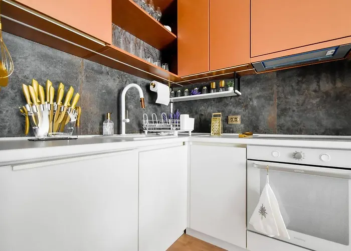 2br, 4 Baths, Terrace Steps From Landmarks