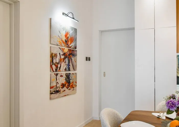 2br, 4 Baths, Terrace Steps From Landmarks *