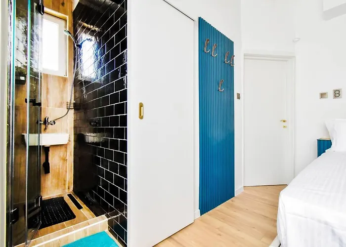 Apartment 2br, 4 Baths, Terrace Steps From Landmarks