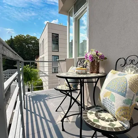 Apartment 2br, 4 Baths, Terrace Steps From Landmarks