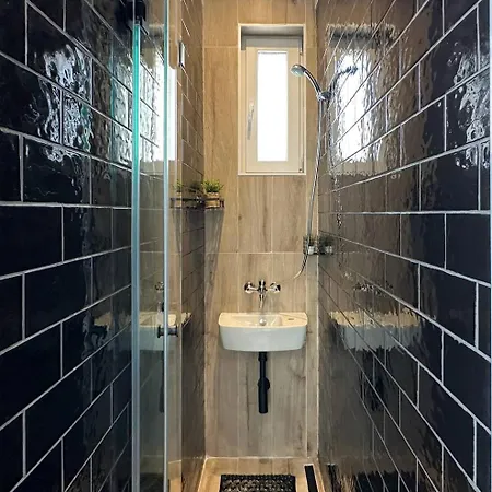 2br, 4 Baths, Terrace Steps From Landmarks Sofia