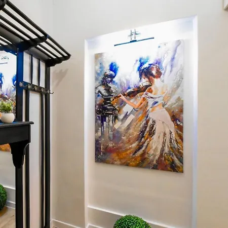 2br, 4 Baths, Terrace Steps From Landmarks *