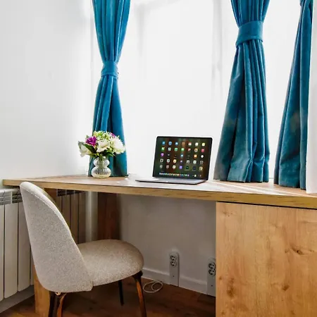 2br, 4 Baths, Terrace Steps From Landmarks * Sofia