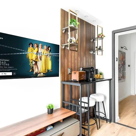 2br, 4 Baths, Terrace Steps From Landmarks * Sofia