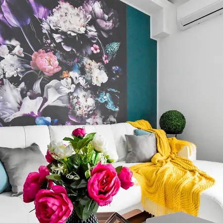 2br, 4 Baths, Terrace Steps From Landmarks