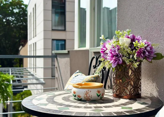 2br, 4 Baths, Terrace Steps From Landmarks *